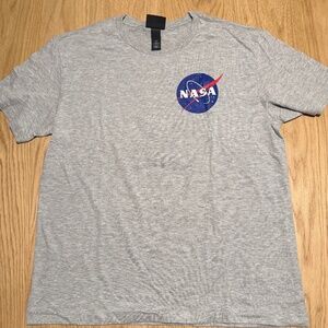 H&M NASA LOGO T SHIRT.  REGULAR FIT